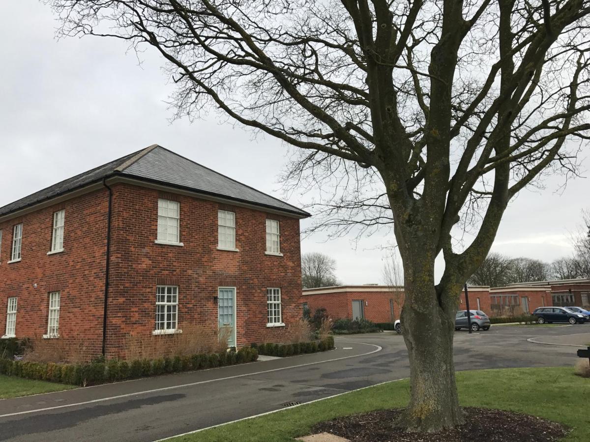 The Officers' Mess - The Garden Quarter Villa Bicester Esterno foto